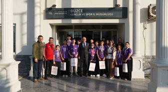 Düzce'de taekwondo sporcuları Gençlik ve Spor İl Müdürü Arslantürk ile buluştu