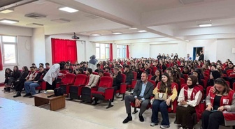 Düzce İbn-i Sina Lisesi'nde öğrencilere Kızılay ve ilk yardım eğitimi verildi