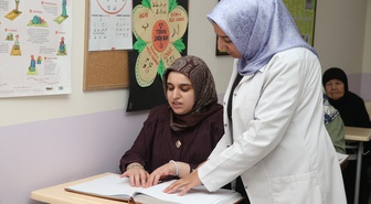 Eskişehir'de görme engelliler Braille Kur'an kursunda hem eğitim hem sosyalleşiyor