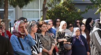 İzmir Menemen'de nişanlısı tarafından öldürülen kadın için cenaze töreni yapıldı