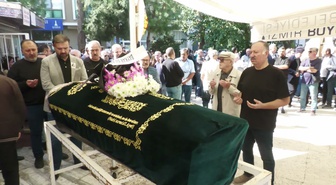 İzmir Menemen'de nişanlısı tarafından öldürülen avukat Özge Penbegül toprağa verildi