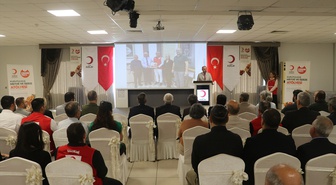 Kızılay'ın kurutulmuş meyve ve sebze atölyesi Adana'da tanıtıldı