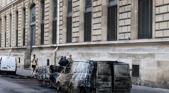 Paris'te protestolar nedeniyle Louvre dahil kültürel mekanlar cumartesi kapalı olacak