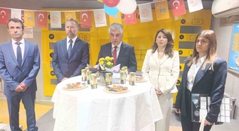 PTT 186. kuruluş yıl dönümünü Zonguldak'ta kutladı, Mehmet Doğan'a hediye verdi