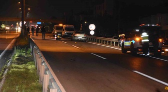 Sakarya Hendek'te D-100'de otomobil yaşlı kadına çarptı, kadın yaşamını yitirdi