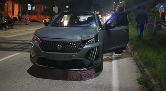Samsun Bafra'da otomobil bisiklet sürücüsüne çarparak ağır yaraladı