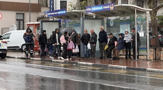 Tekirdağ'da sağanak hayatı olumsuz etkiledi, caddelerde su birikintileri oluştu
