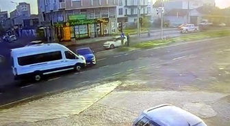 Tekirdağ Ergene'de otomobil ile işçi servisi çarpıştı, 2 kişi yaralandı