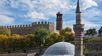 Vakıflar Bölge Müdürlüğü, 325 yıllık Kurşunlu Cami ve Medresesi'ni restore ediyor