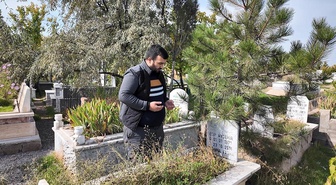 Van depremlerinde hayatını kaybeden 644 kişi 15. yılın ardından acıyla anılıyor
