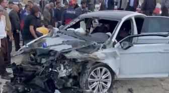 Yüksekova'da iki ayrı kazada 10 kişi yaralandı, servis markete çarptı