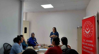 Adana'da Aile Destek Merkezi kursiyerlerine bilinçli medya eğitimi verildi