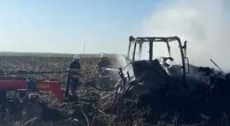 Adana'nın Ceyhan ilçesinde traktörde çıkan yangın itfaiyece söndürüldü