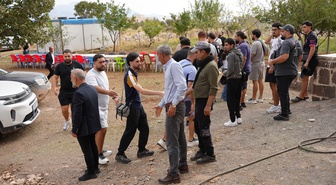 Avrupa'dan gelen 45 kişilik Keldani kafilesi Şırnak'ta Aksu köyünü ziyaret etti