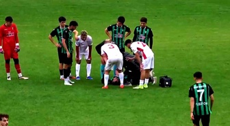 Bartın'da maçın son dakikasında yere yığılan futbolcu kalp krizi geçirdi! 35 yaşındaki Akın Karaaslan anjiyoya alındı