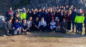 Bilecik Bozüyük'te 130 öğrenci ve 20 öğretmen COP31 kapsamında yürüyüş yaptı