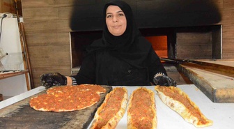 Çorum Alaca'da 43 yaşındaki Dilek Kaya, 11 yıl önce açtığı restorana ikinci şube açtı