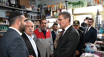 Erzurum Valisi Baruş, Karayazı'da esnaf ve vatandaşların taleplerini dinledi