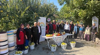 Kahramanmaraş Onikişubat'ta 11 ayva üreticisine 260 hasat sepeti ve çengeli dağıtıldı