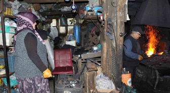 Karabük Safranbolu'da demirci dükkanı 22'den 5'e düştü, Ümral çifti mesleği yaşatıyor