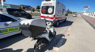 Karaman'da Sanayi Caddesi'nde otomobil motokuryeye arkadan çarptı, 1 kişi yaralandı