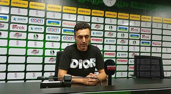 Sakaryaspor sahasında Erzincanspor'a 3-1 yenilerek puan farkı avantajını kaybetti