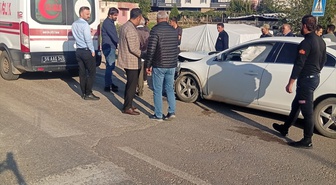 Siirt Kurtalan'da otomobil ile hafif ticari araç çarpıştı, 3 kişi yaralandı