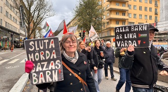 Stockholm'de yüzlerce kişi Gazze için İsveç Parlamentosu önüne yürüdü