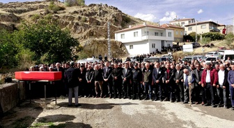 Van'da TIR kazasında ölen polis Mustafa Oğuzhan Çavuş Kayseri'de toprağa verildi