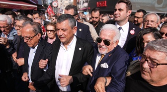 Yeni Parti Genel Başkanı Özel, 'sansüre hayır habere özgürlük' yürüyüşüne katıldı
