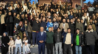 Zafer Partisi Genel Başkanı Özdağ, Denizli'de esnafla görüşüp gençleri dinledi
