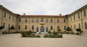 Atatürk'ün 1931'de ziyaret ettiği Denizli Lisesi 152 yıldır eğitim veriyor