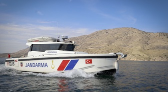Jandarma bot timi Karakaya Barajı'nda 617 kilometrelik kıyıda 7/24 görev yapıyor