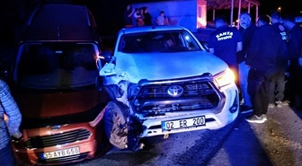 Kahta'da otomobil ile pikap çarpıştı, 8 yaralı hastaneye kaldırıldı