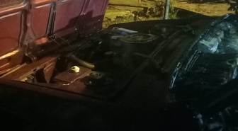 Karabük'te bahçedeki otomobil yandı, kundak şüphesiyle bir kişi gözaltına alındı