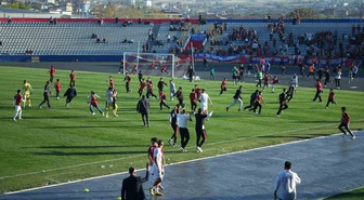 Kırıkkale FK'nın 3-1 kazandığı maçta çocuk taraftarlar son golle sahaya koştu