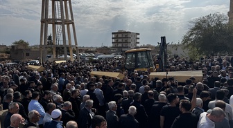 Mardin Nusaybin'de kanala devrilen otomobilde ölen 4'ü çocuk 6 kişi toprağa verildi