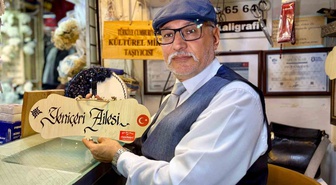 Okuma yazmada zorlanan Eyüp Karanfil, kaligrafide 'Kültürel Miras Taşıyıcısı' oldu