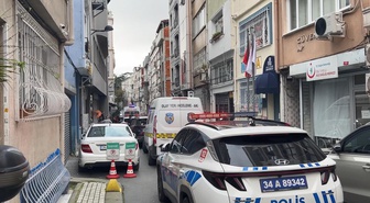 Şişli'de yan binanın çatısına geçen Kazakistanlı kadın, iddiaya göre tenteye basınca boşluğa düşüp öldü