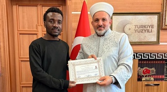 24 yaşındaki Kongolu öğrenci Bolu'da Müslüman olup Osman ismini aldı