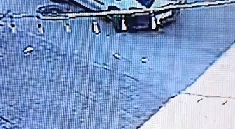 Adana Seyhan'da kimliği belirsiz kişi, kaputuna çıktığı hafif ticari aracı çaldı