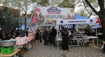 Balıkesir Gönen'de Gazze için yardım organizasyonu Çarşı Camii önünde ilgi gördü
