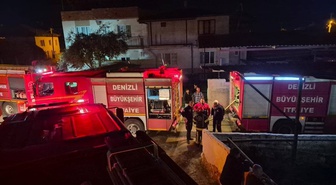 Denizli'nin Pamukkale ilçesinde besihanenin saman deposundaki yangın söndürüldü