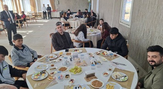 Diyadin Kaymakamı Korkusuz, Ağrı'da lise öğrencileriyle kahvaltıda buluştu