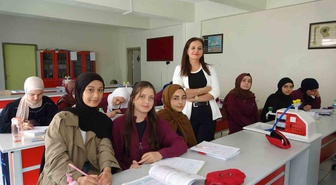 Kilis'te kimya öğretmeni, yapay zeka videolarıyla dersi anlaşılır kıldı