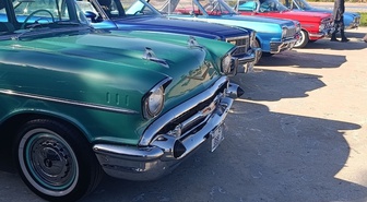KONKASD üyeleri klasik otomobillerini Beyşehir'deki Vuslat Parkı'nda sergiledi