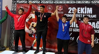 Lüleburgazlı güreşçi Özkan, Sakarya'daki U-15 turnuvasında 85 kiloda şampiyon oldu