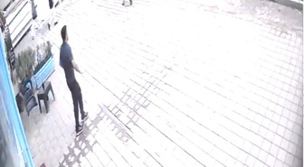 Mardin Nusaybin'de otomobil park halindeki araca ve çocuğa çarptı, çocuk yaralandı