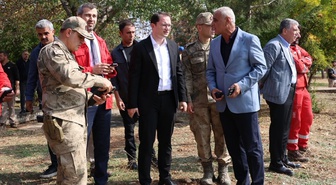 Siirt Kurtalan Kaymakamı Başara, TPAO kampındaki yangında inceleme yaptı