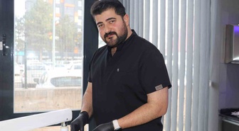 Sivas'ta diş hekimini görenler şaşırıyor! Eypio'ya benzerliği nedeniyle fotoğraf çektirmek istiyorlar